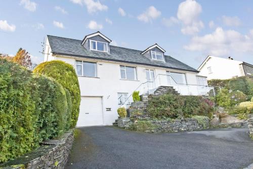 Coniston House | Hilltop, Coniston spacious bungalow with incredible views