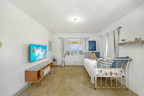 Florencio House | Hilltop Getaway with Huge Terrace