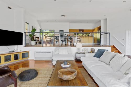 Merewether House | Hilltop Hideaway Family Escape