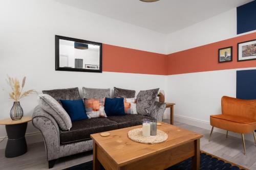 Manchester House | Hilltop House in Central Manchester - Free Parking