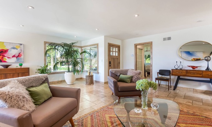 Thousand Oaks House | Hilltop Scandinavian style home with a view