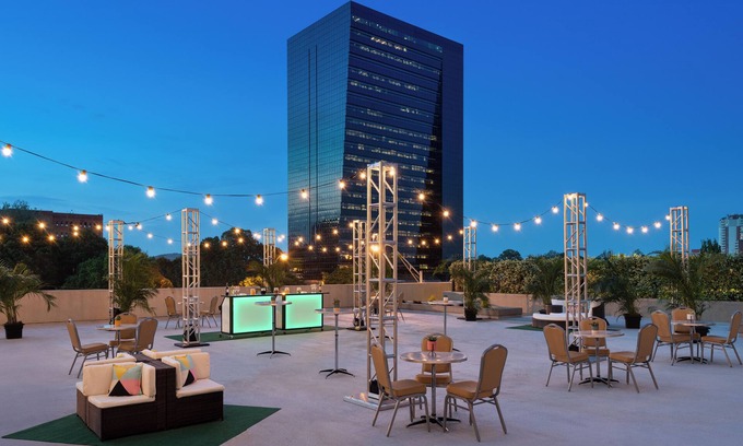 Peachtree Center Hotel | Hilton Atlanta