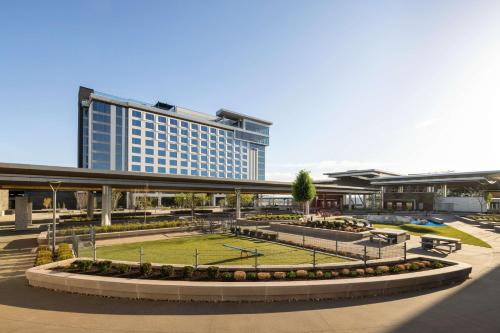 Nashville Hotel | Hilton BNA Nashville Airport Terminal