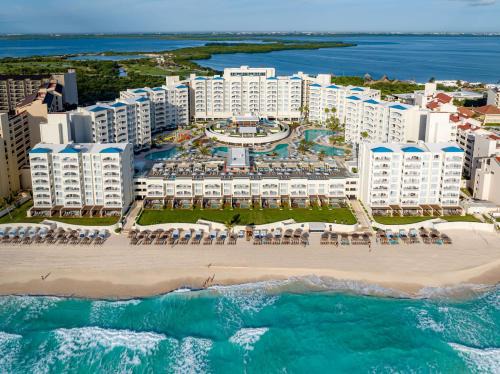 Zona Hotelera Resort | Hilton Cancun Mar Caribe All-Inclusive Resort