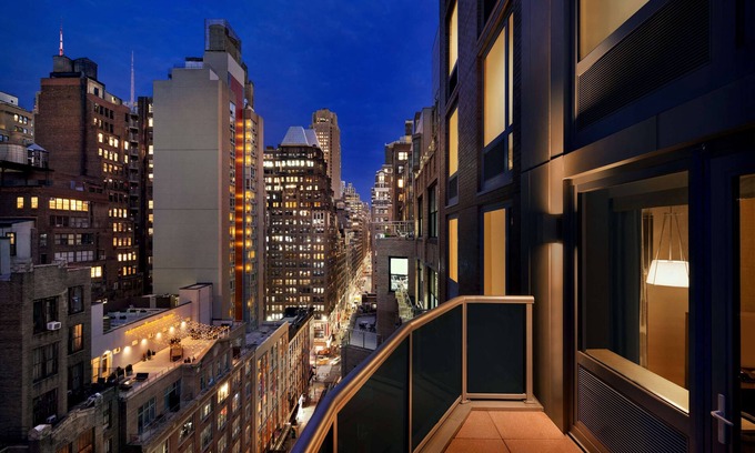 Garment District Hotel | Hilton Garden Inn New York Times Square South