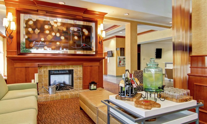 Ottawa Division Hotel | Hilton Garden Inn Ottawa Airport