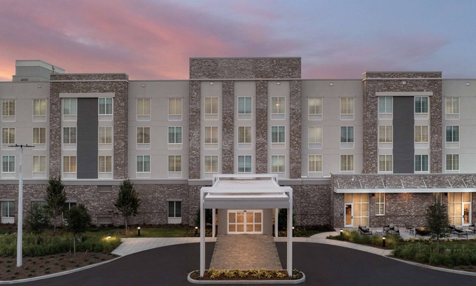 Seville Historic District Hotel | Hilton Garden Inn Pensacola Downtown