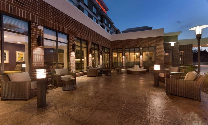 South Hills Hotel | Hilton Garden Inn Pittsburgh Airport South-Robinson Mall
