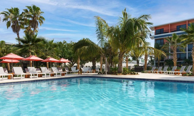 St. Pete Beach Hotel | Hilton Garden Inn St. Pete Beach