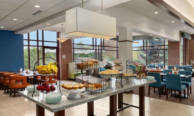 Lake Delton Hotel | Hilton Garden Inn Wisconsin Dells