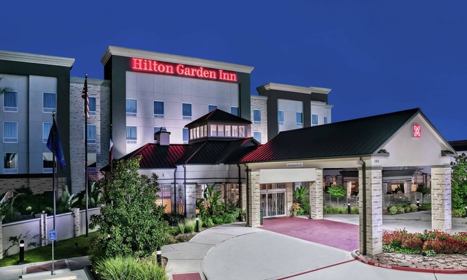 Victoria Hotel | Hilton Garden Inn Victoria