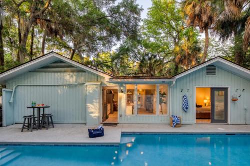 North Forest Beach House | Hilton Hideaway by AvantStay Private Pool Walk to Beach