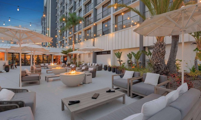 Airport Area Hotel | Hilton Irvine/Orange County Airport