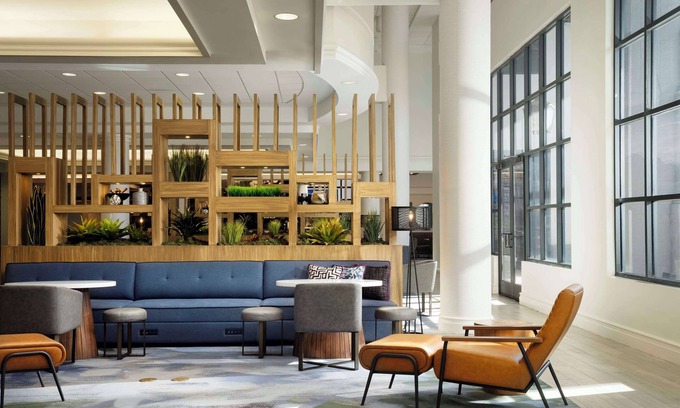 Kenner - Louis Armstrong International Airport Hotel | Hilton New Orleans Airport