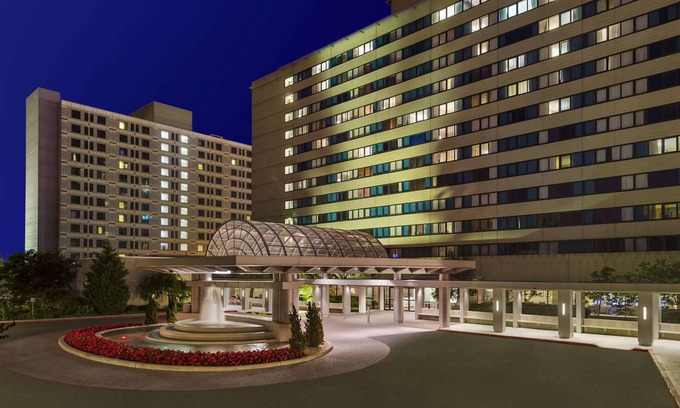 Queens Hotel | Hilton New York JFK Airport