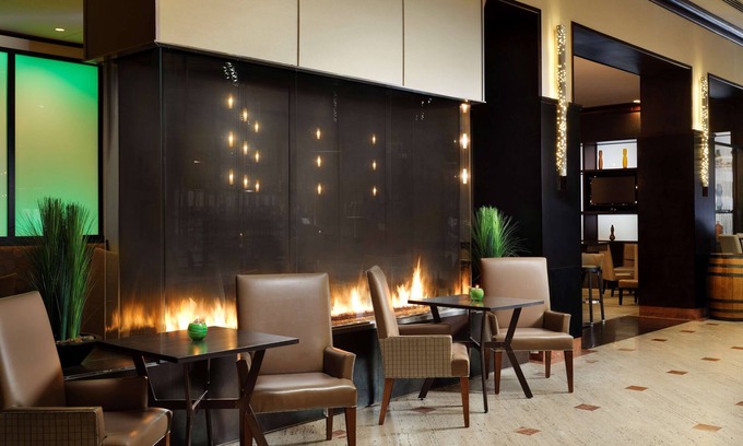 Rosemont Hotel | Hilton Rosemont Chicago O'Hare