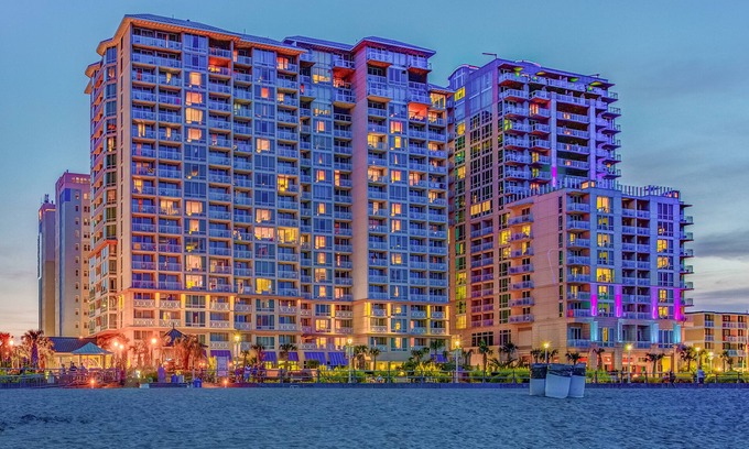 Northeast Virginia Beach Hotel | Hilton Vacation Club Oceanaire Virginia Beach