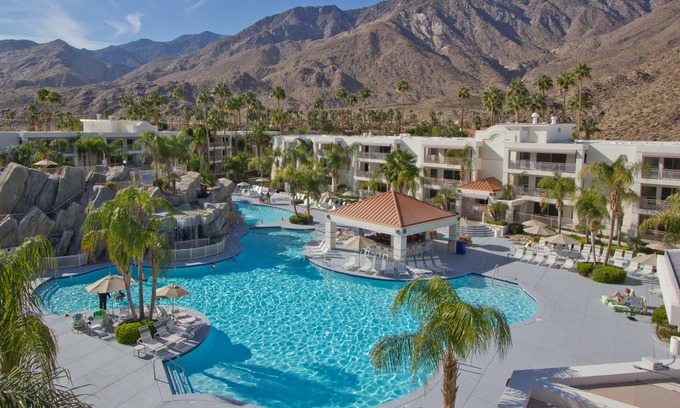 Canyon Corridor Hotel | Hilton Vacation Club Palm Canyon Palm Springs