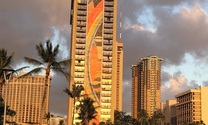 Northeast Virginia Beach Resort | Hilton Waikikian Resort. Beautiful location at Hilton Hawaiian Village for Xmas