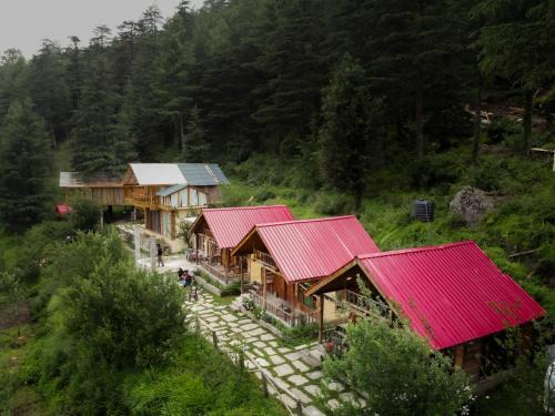 Banjar Ski Chalet | Himalayan Cedar Nest