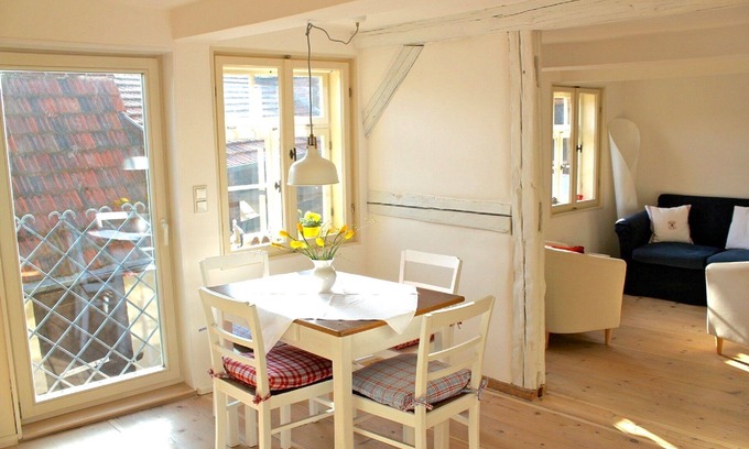 Quedlinburg Apartment | ⭐️ himmlischer Hof - relaxation in a listed building from 1477, 4-6 p, 70m², fireplace/terrace/p