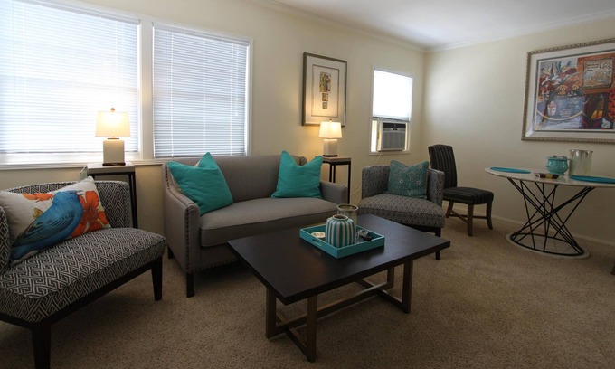 Altadena House | HIP CHARM & COMFORT IN ALTADENA (Pasadena adjacent)