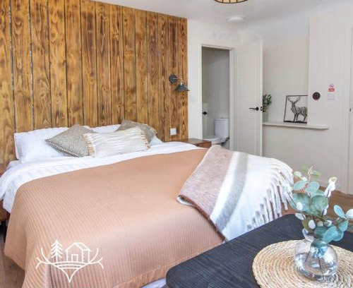 New Forest District Apartment | Hippo Room 8 - Peaceful Double - Garden View