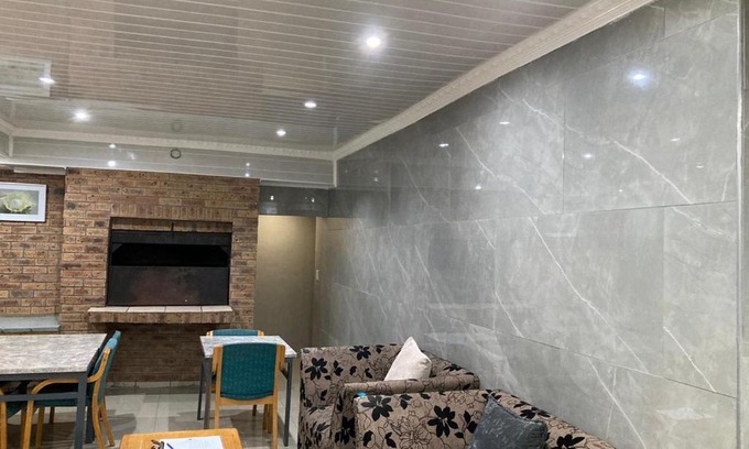 Eikenbosch House | Hirondelle @ 45 Old Paarl