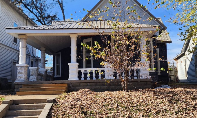 Columbus House | His or hers downtown retreat, walk to restaurants & entertainment