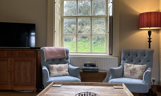 Chichester Cottage | Historic 17th Century Cottage