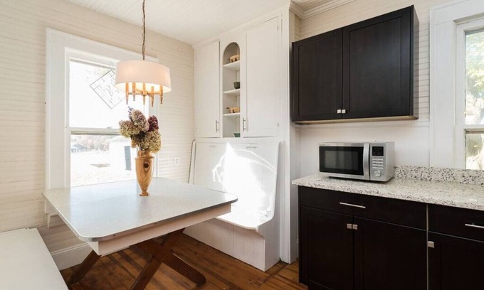 Glen Raven House | Historic 1930s Elon Farmhouse