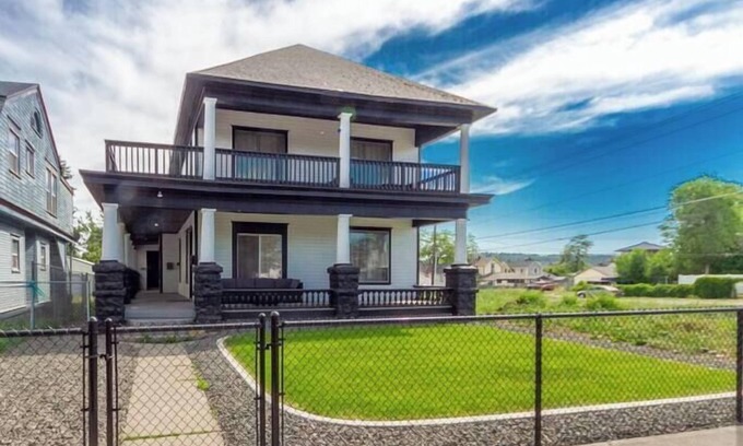 West Central Apartment | Historic 3 Bed, 1 bath, Near Downtown Spokane!
