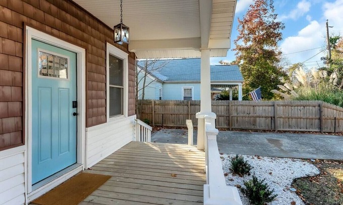 Bayview House | Historic 3BR Fenced Yard Long Stays OK