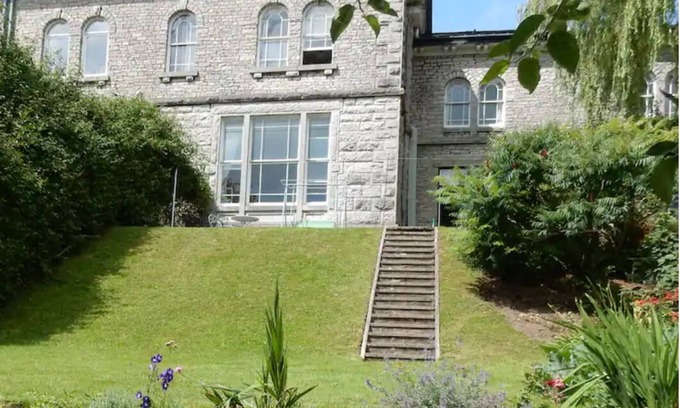 Kendal House | Historic 4 bedroom Lake District house with stunning views