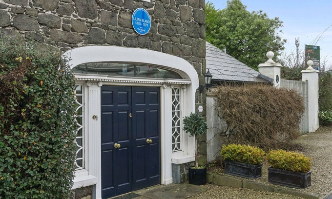 Whiteabbey House | HISTORIC 5 STAR SELF CATERING COACH HOUSE IN STUNNING LOCATION