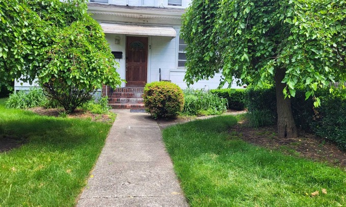 Montclair House | Historic 6-bedroom Retreat in Montclair,NJ- Perfect for Families & Groups!