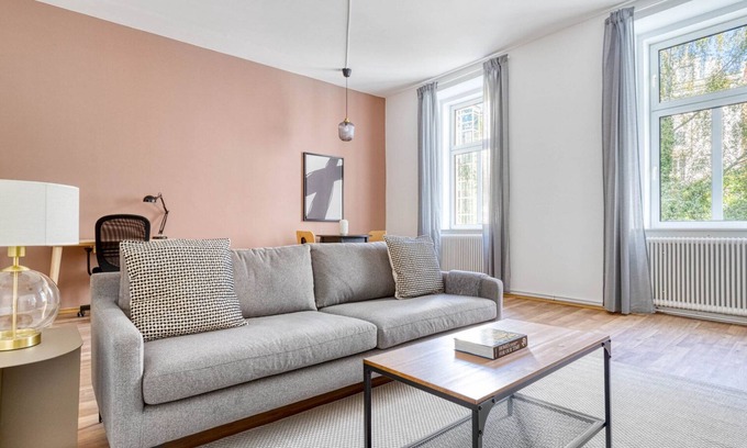 Roßau Apartment | Historic Alsergrund 1BR, nr Donaukanal, by Blueground