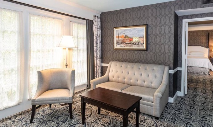 Historic District Hotel | Historic Architecture In and Out, Memorable Stay