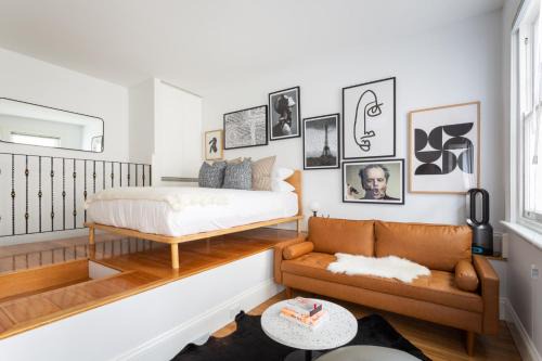 Lewisham Apartment | Historic Art-filled Studio Close to Transport