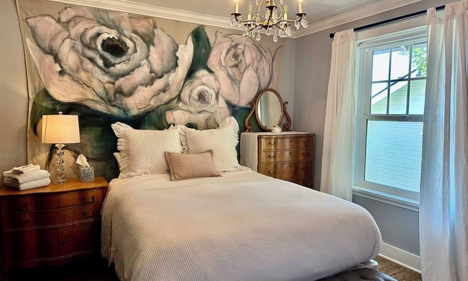 Camas House | Historic Artistic Home Downtown Camas