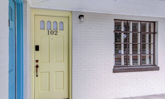 Boone Hotel | Historic Blue Ridge Tourist Court - King Deluxe (Pet Friendly)