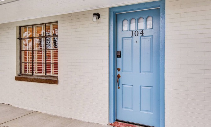 Boone Hotel | Historic Blue Ridge Tourist Court - Queen Standard (Pet Friendly)
