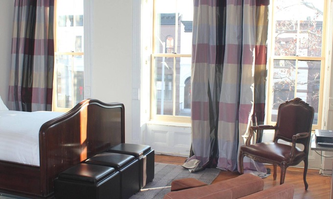 Bedford-Stuyvesant House | Historic brownstone living - understated elegance