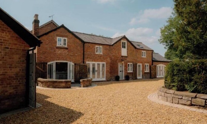 Bunbury House | Historic building offers an inviting retreat with its charming blend of comfort and elegance.