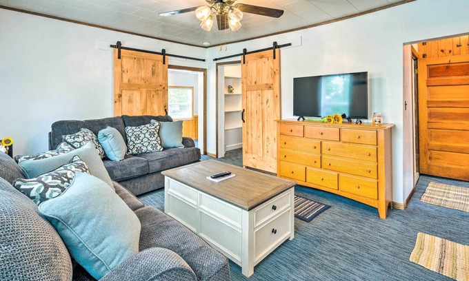 Arnolds Park Cabin | Historic Cabin Retreat: Steps to Okoboji Lake