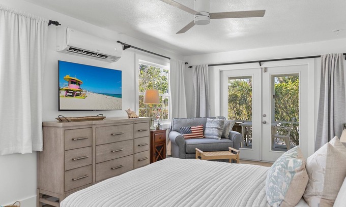 Captiva Cottage | Historic Captiva PO Cottage Garden Suite Steps to Beach Casual Lux Décor - Jensen's "On the Gulf" 7