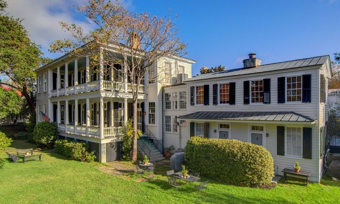 Charleston Historic District House | Historic Carriage House located South Of Broad. Charming and Private.