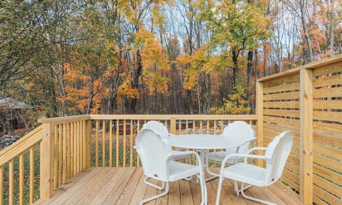 Pine Bush House | Historic Carriage House | Garden, Fire Pit, Sauna