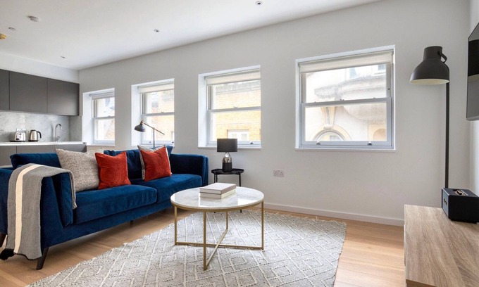Billingsgate Apartment | Historic City of London 1BR, nr Monument Station, by Blueground