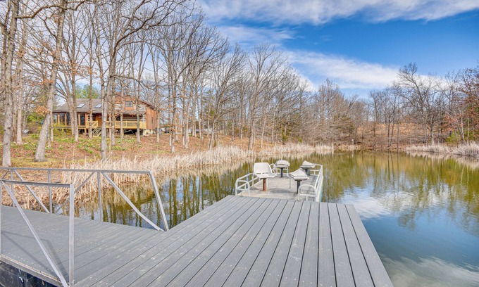 Rucker Cabin | Historic Clark Cabin w/Deck & Fishing Pond Access